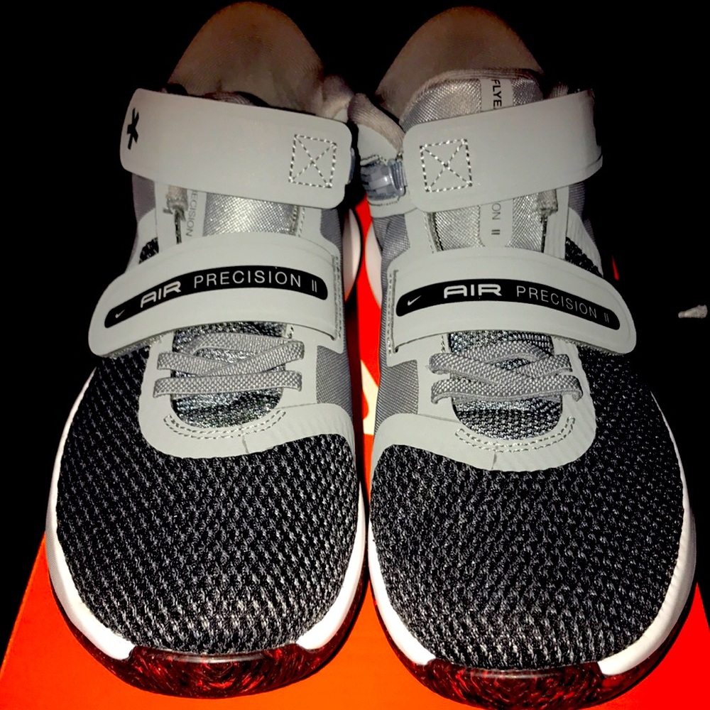 BRAND NEW- FRESH OUT THE BOX- NIKE- WOMEN- Size 8.5 WIDE-PRECISION II FLYEASE-4E